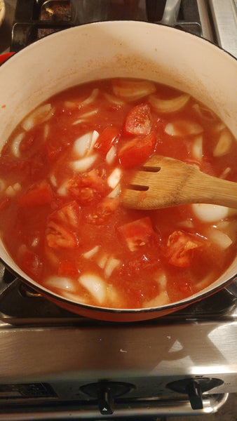 The most amazing & easiest homemade tomato soup ever!
